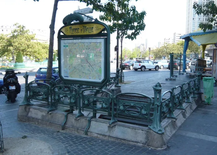 Charming Parisian Párizs