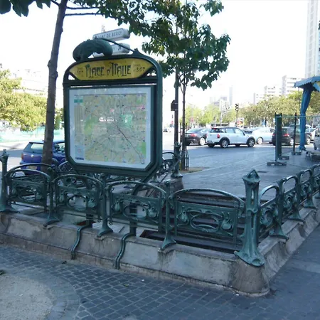 Charming Parisian Párizs